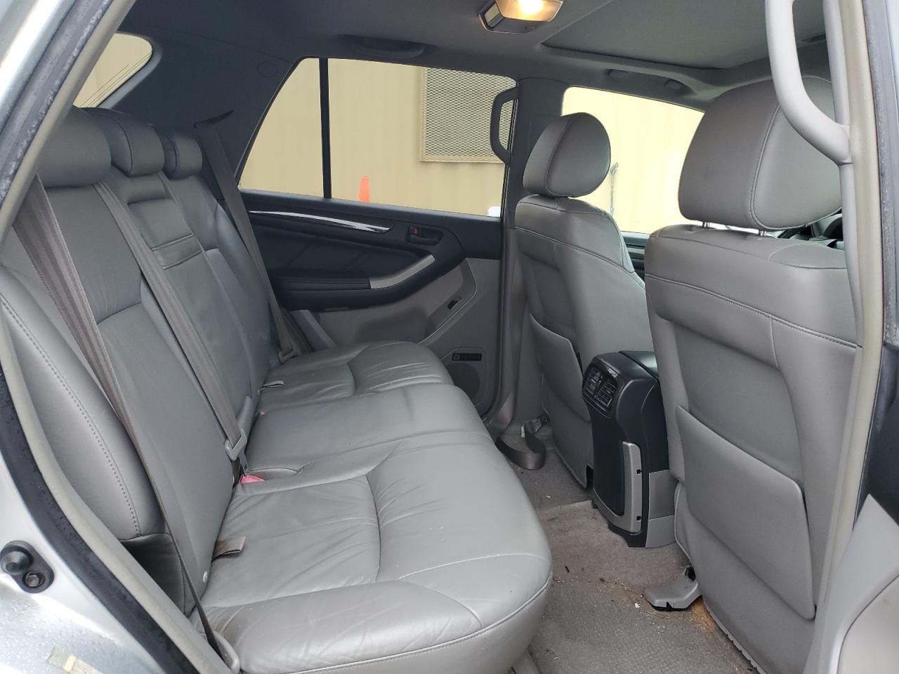 2005 Toyota 4Runner - Image 11