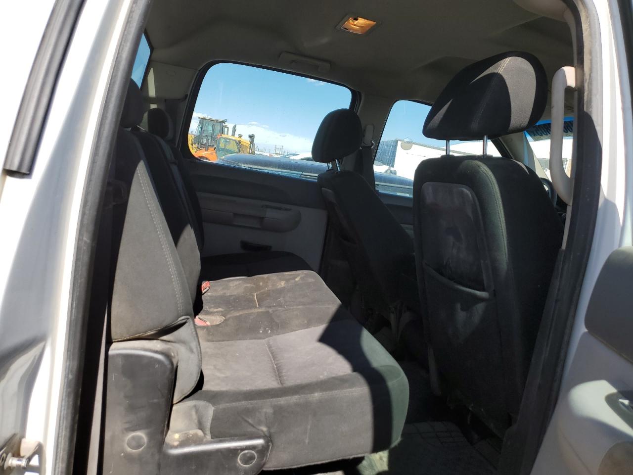 2014 Chevrolet Silverado - Image 10
