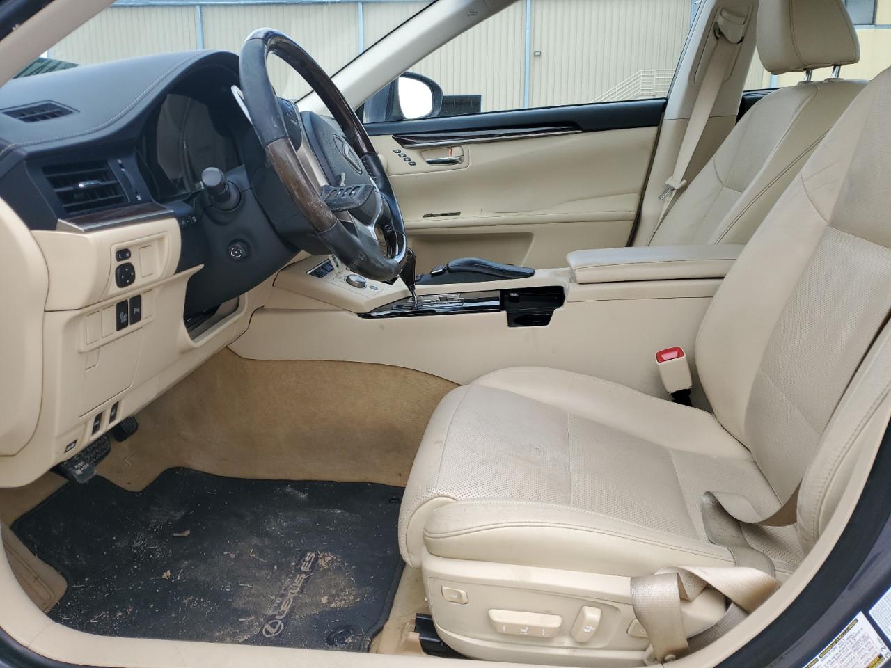 2013 Lexus ES - Image 7