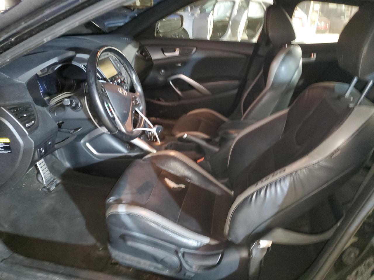 2016 Hyundai Veloster - Image 7