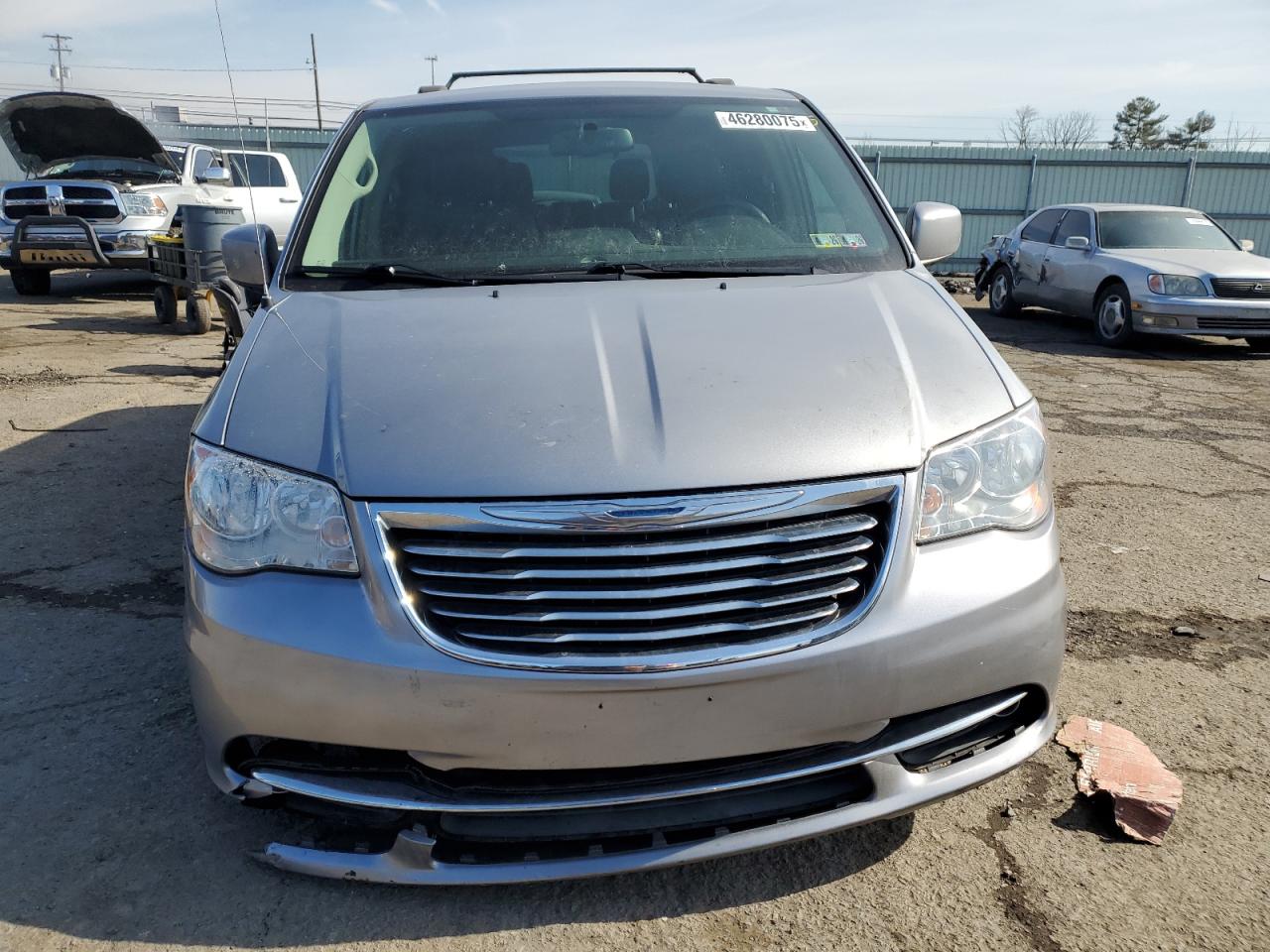 2015 Chrysler Town & Country - Image 5
