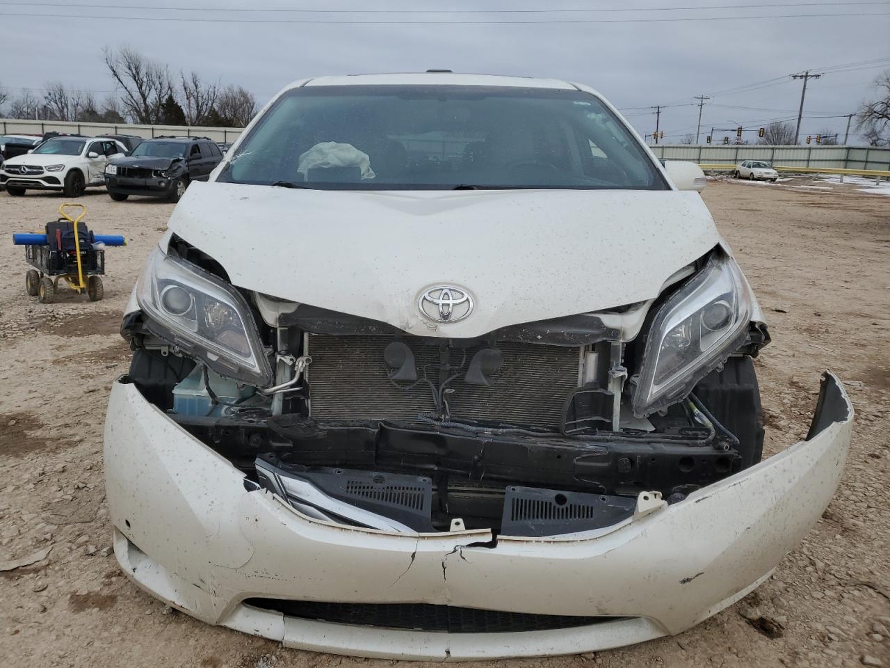 2017 Toyota Sienna - Image 5