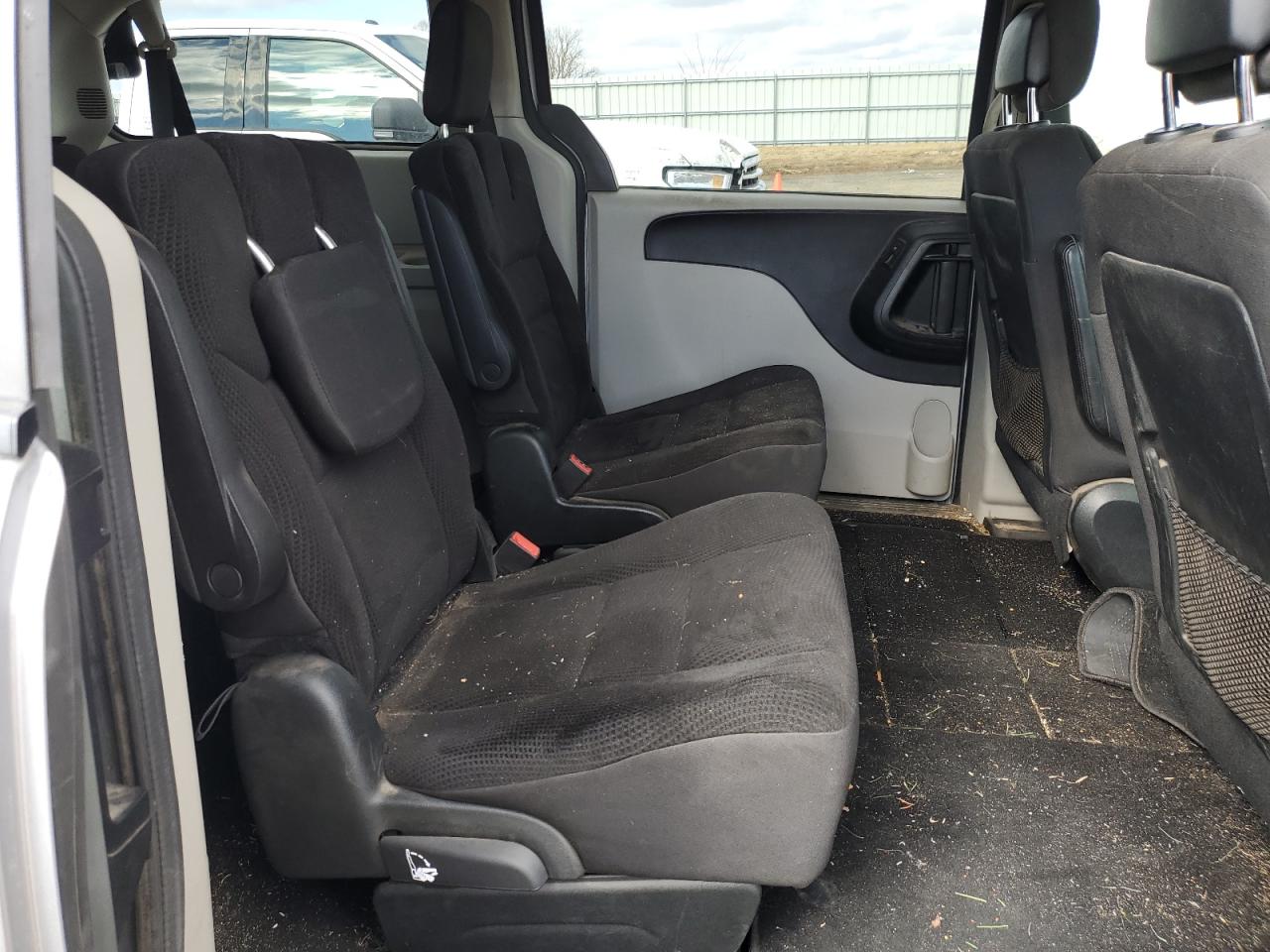 2018 Dodge Caravan - Image 11