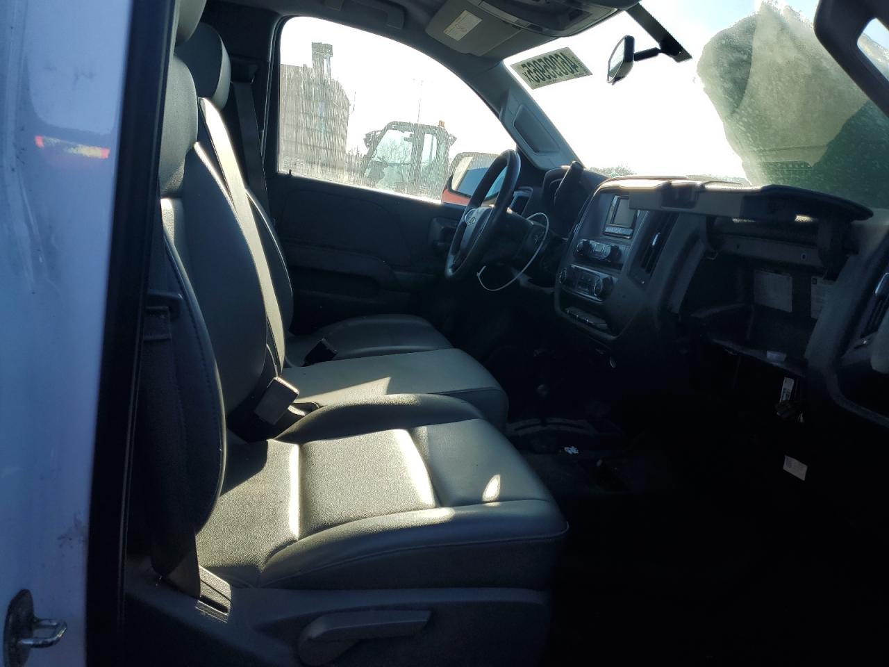 2015 Chevrolet Silverado - Image 10