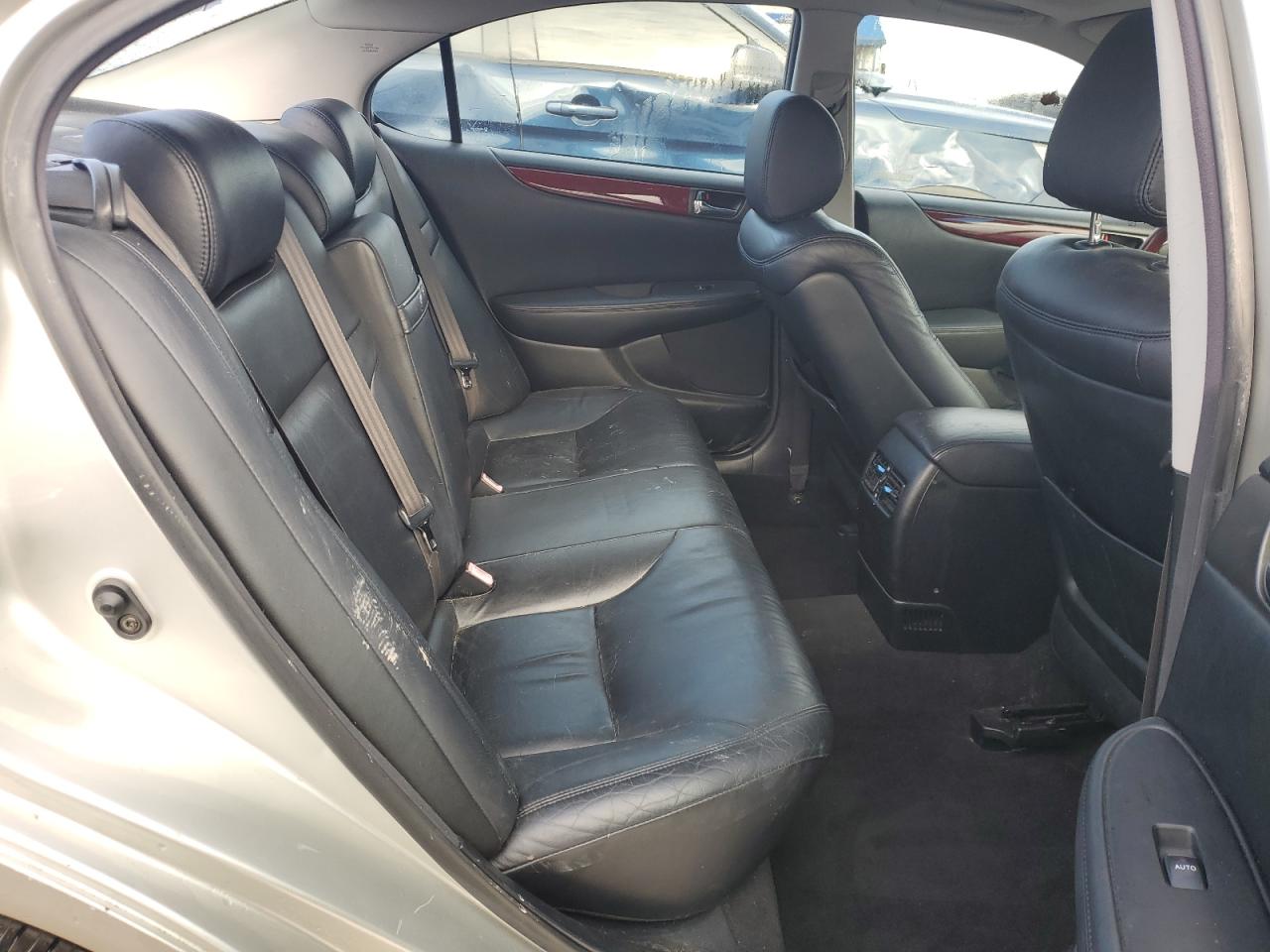 2004 Lexus ES - Image 10