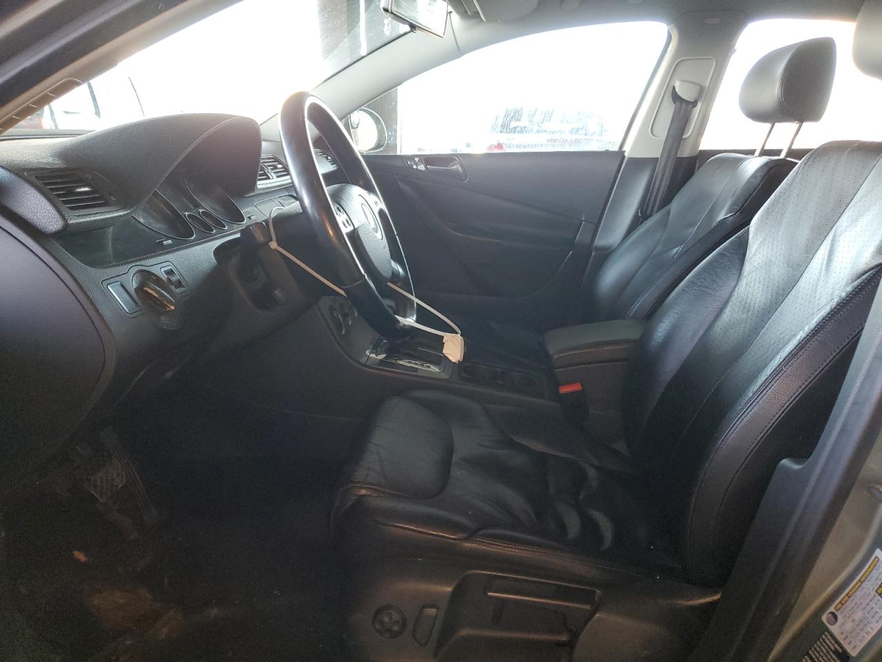 2006 Volkswagen Passat - Image 7