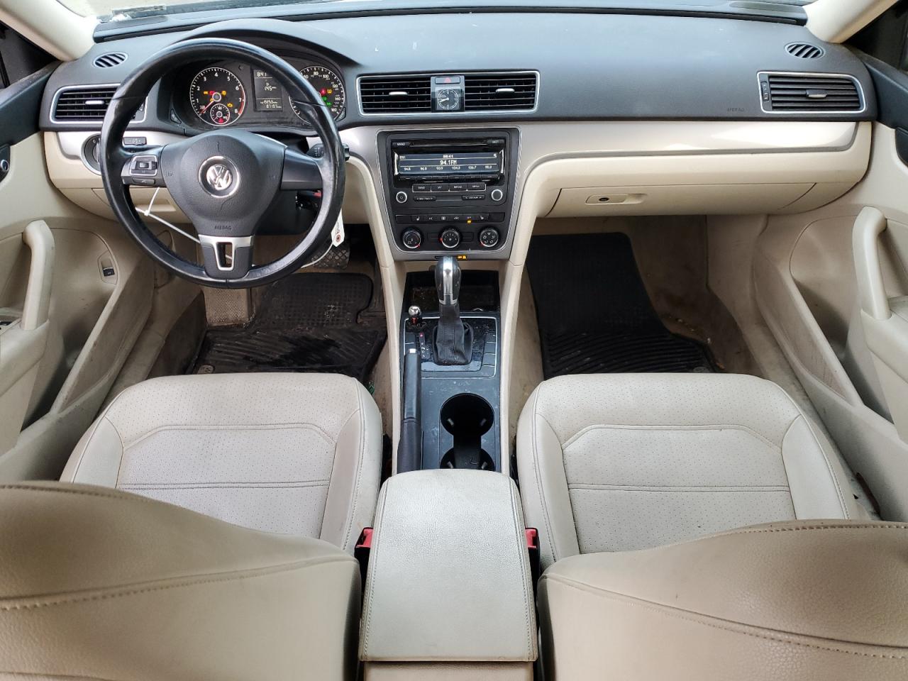 2014 Volkswagen Passat - Image 8