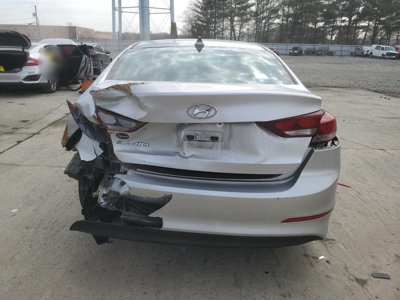 2018 Hyundai Elantra - Image 6