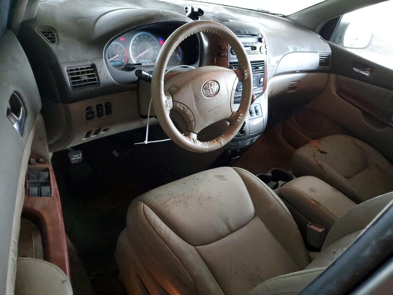2004 Toyota Sienna - Image 8
