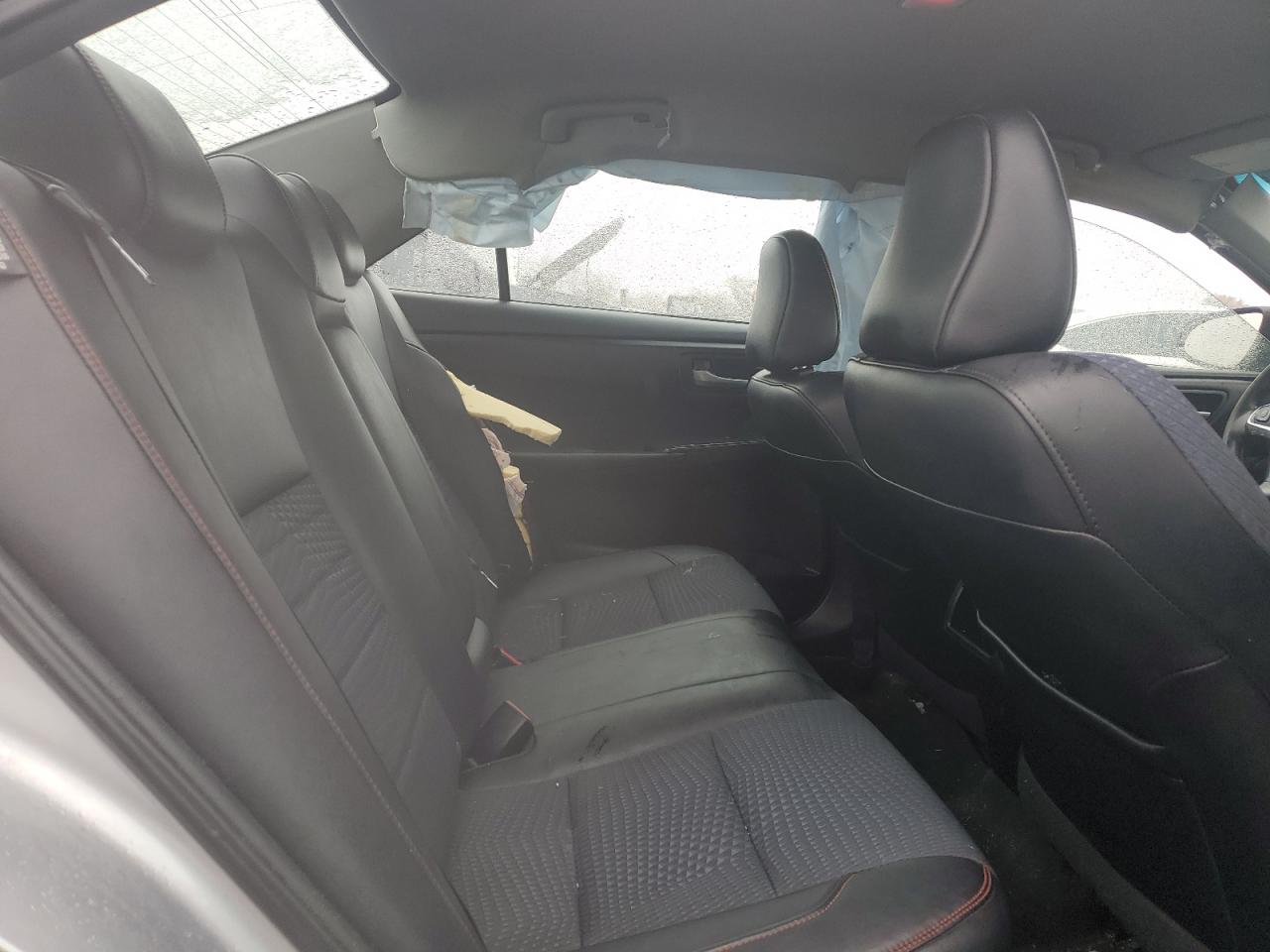 2015 Toyota Camry - Image 10
