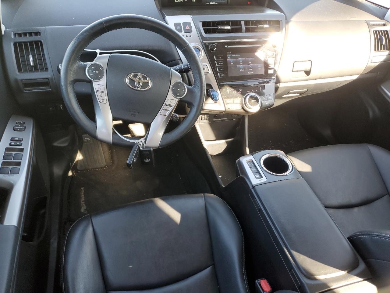 2015 Toyota Prius - Image 8