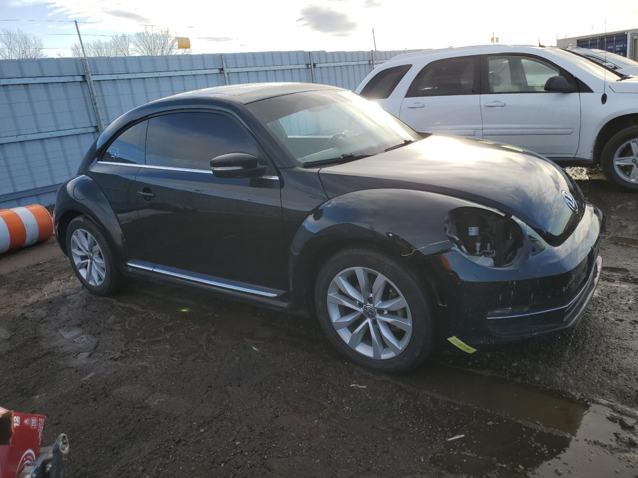 2013 Volkswagen Beetle - Image 4