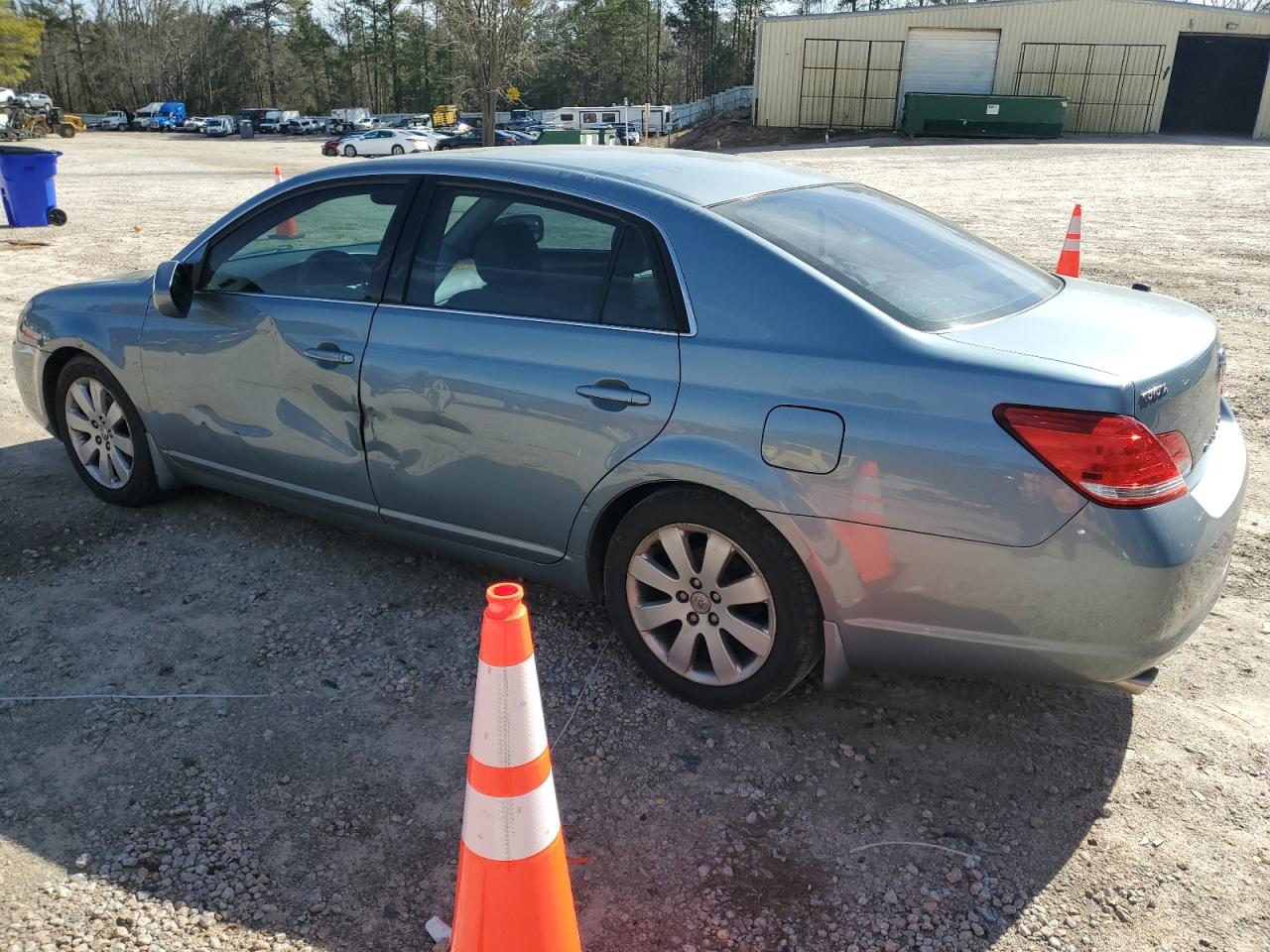 2005 Toyota Avalon - Image 2