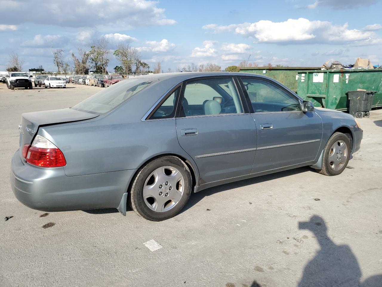 2004 Toyota Avalon - Image 3