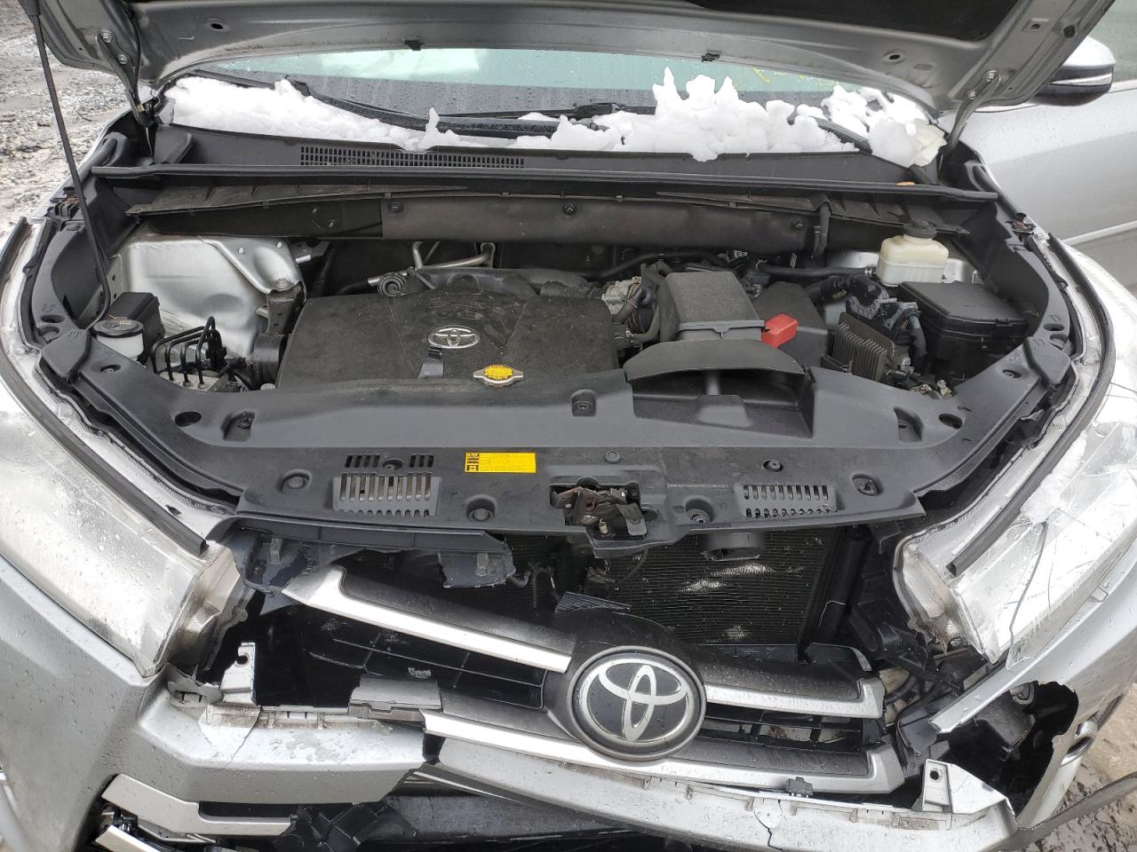 2017 Toyota Highlander - Image 13