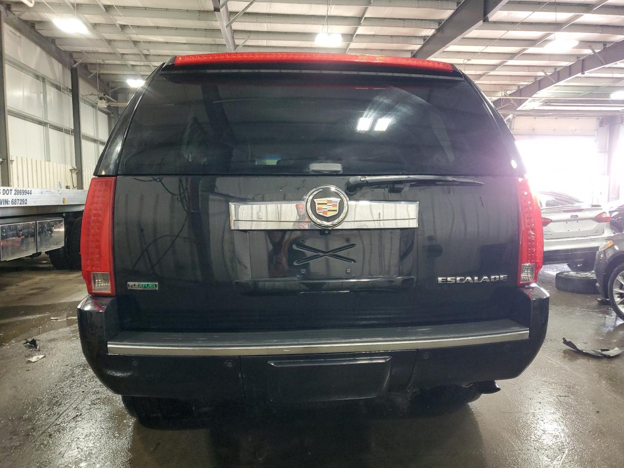 2011 Cadillac Escalade - Image 6