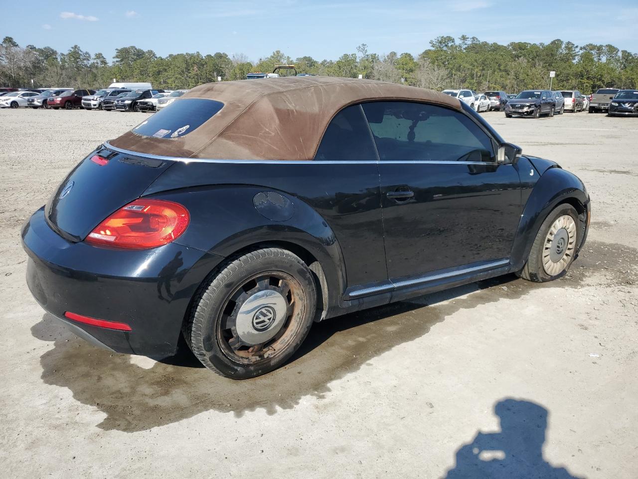 2014 Volkswagen Beetle - Image 3