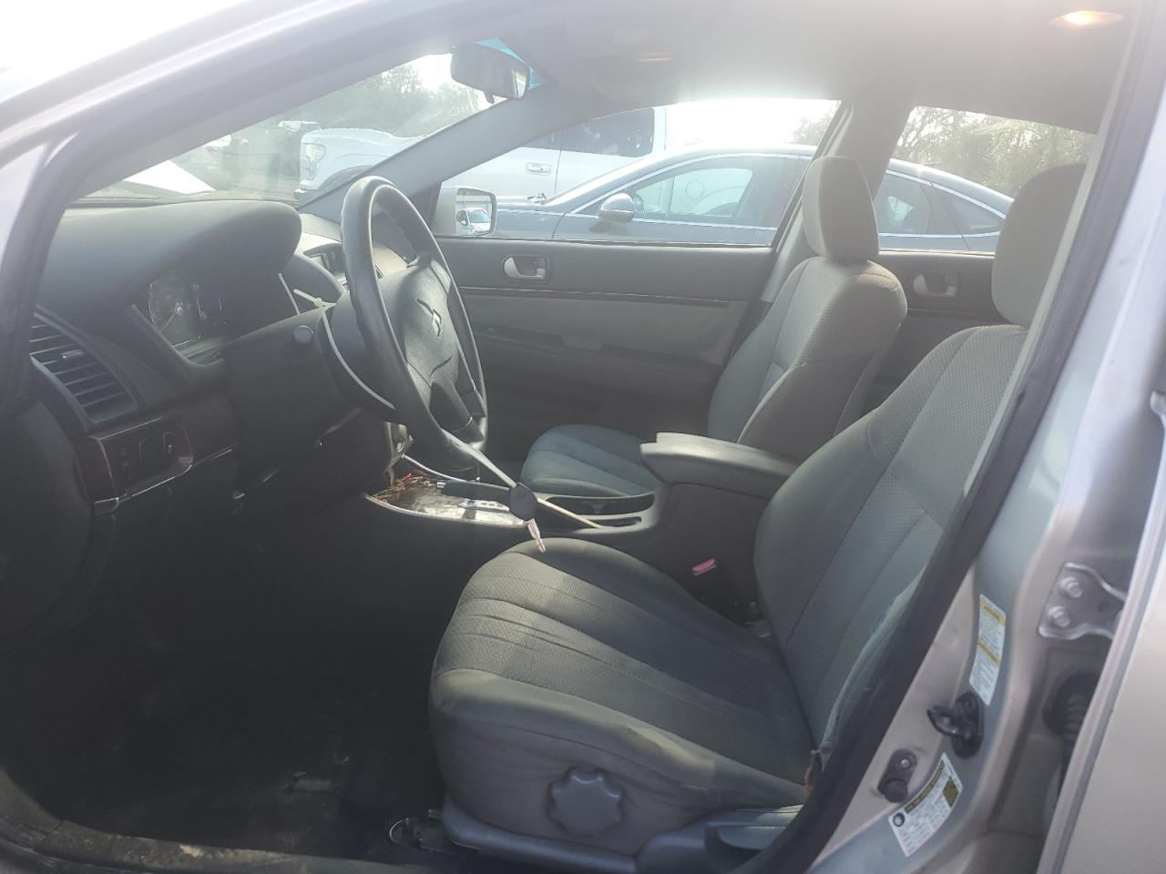 2010 Mitsubishi Galant - Image 7