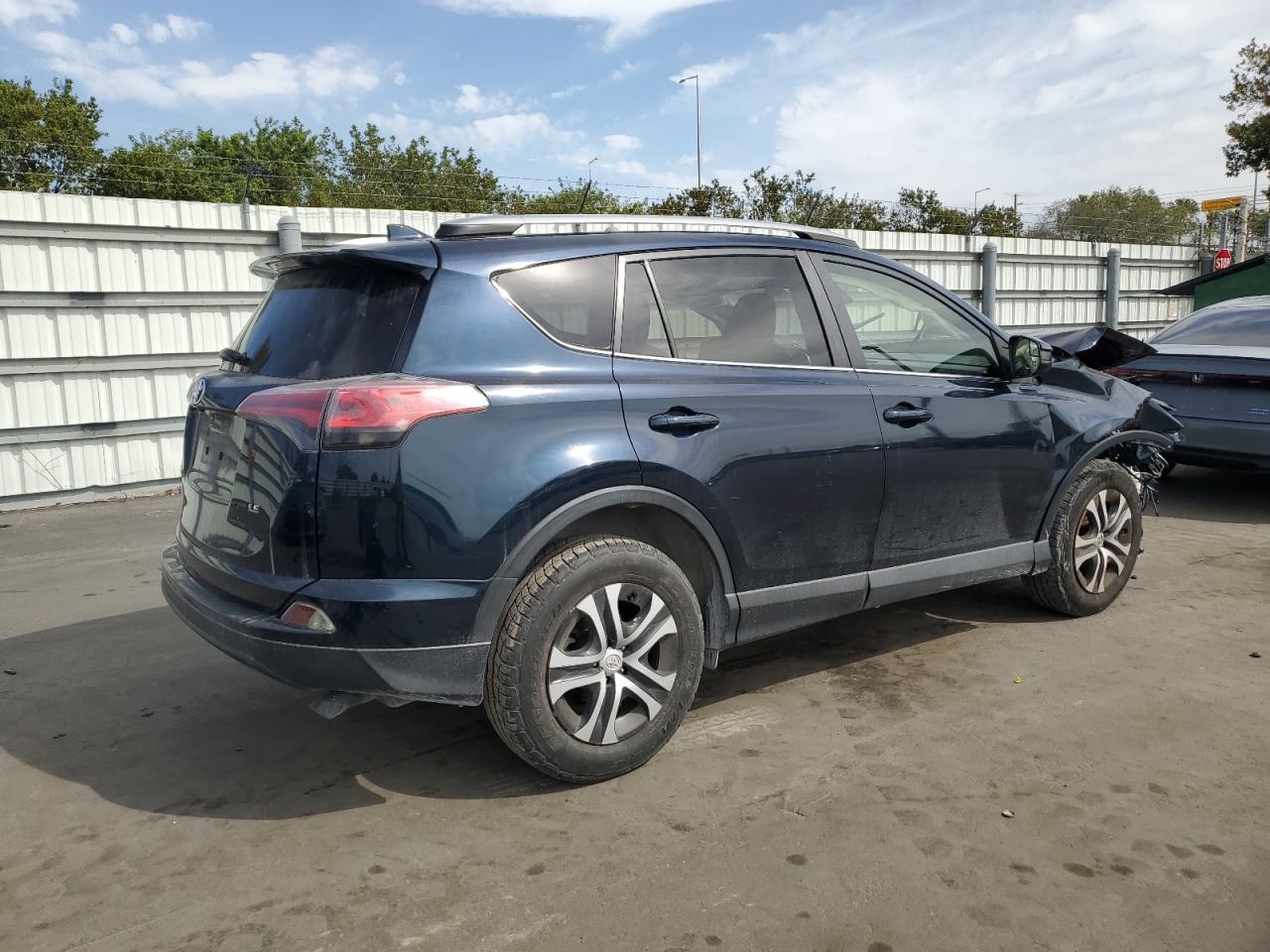 2018 Toyota RAV 4 - Image 3
