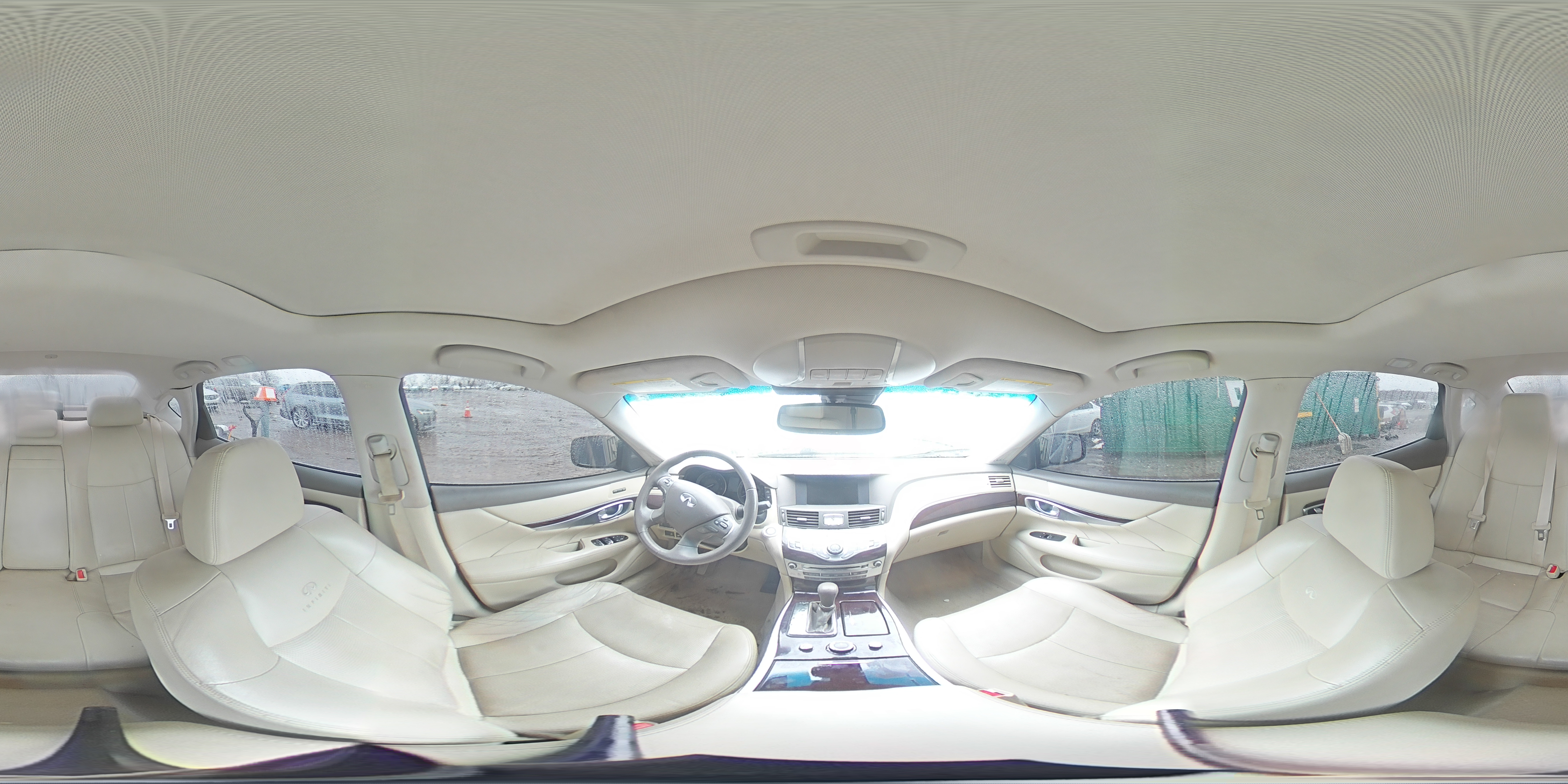 2012 Infiniti M - Image 13