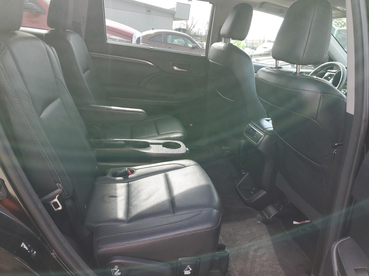 2015 Toyota Highlander - Image 11