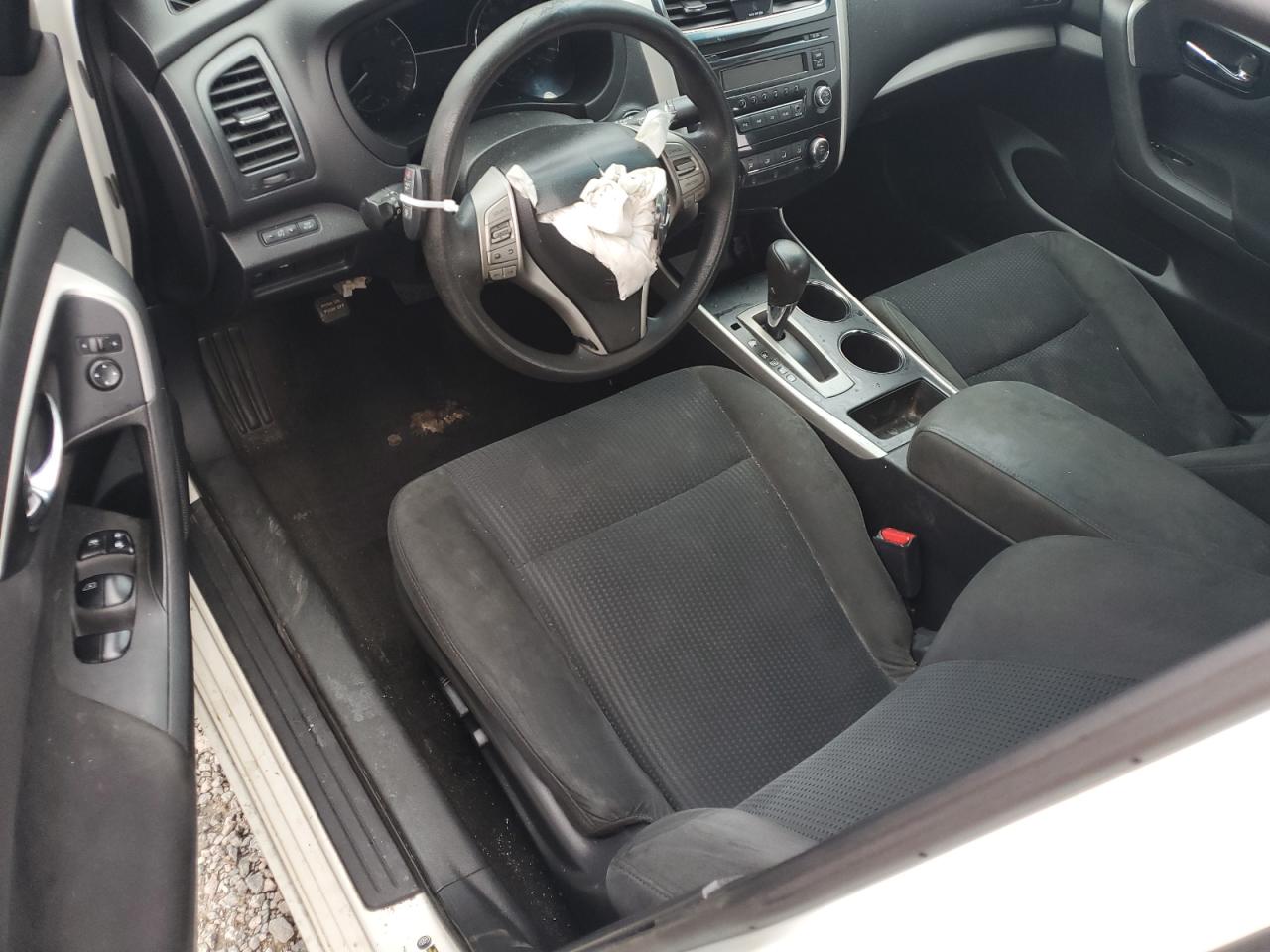 2015 Nissan Altima - Image 8