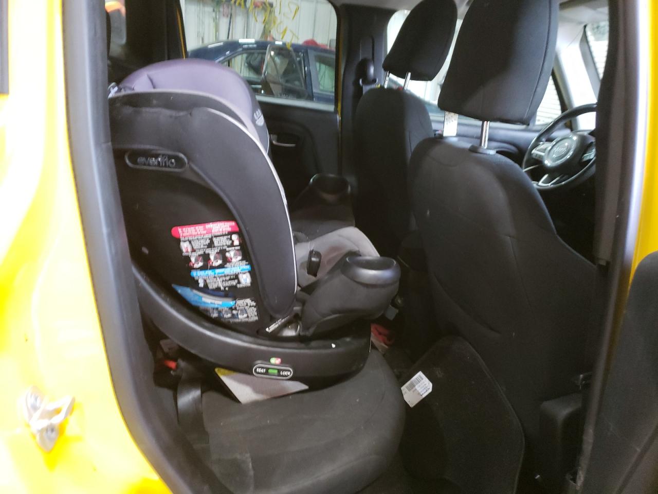 2018 Jeep Renegade - Image 10