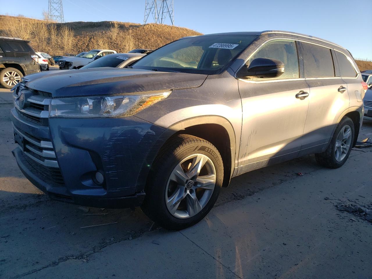 2018 Toyota Highlander - Image 1