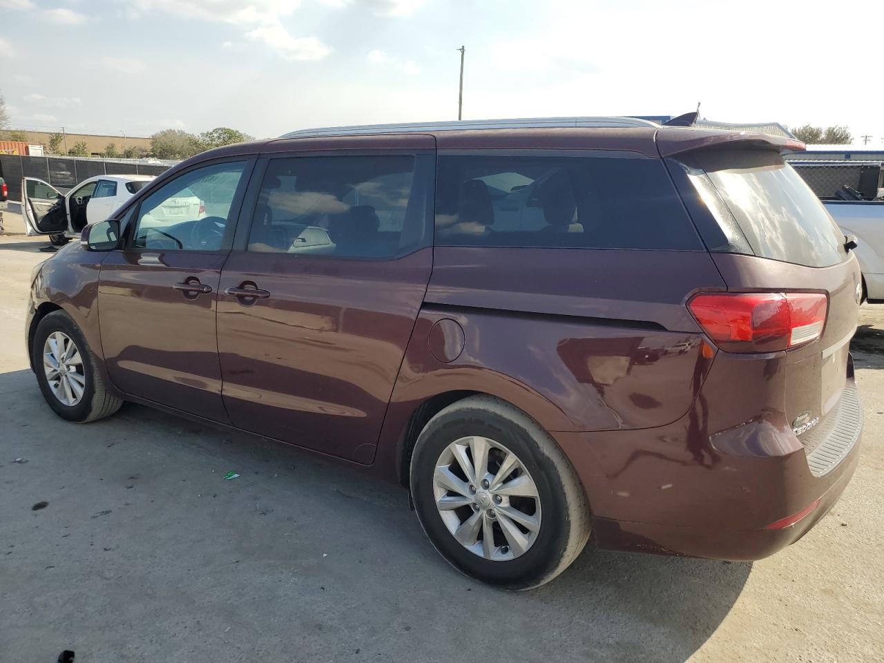 2015 Kia Sedona - Image 2