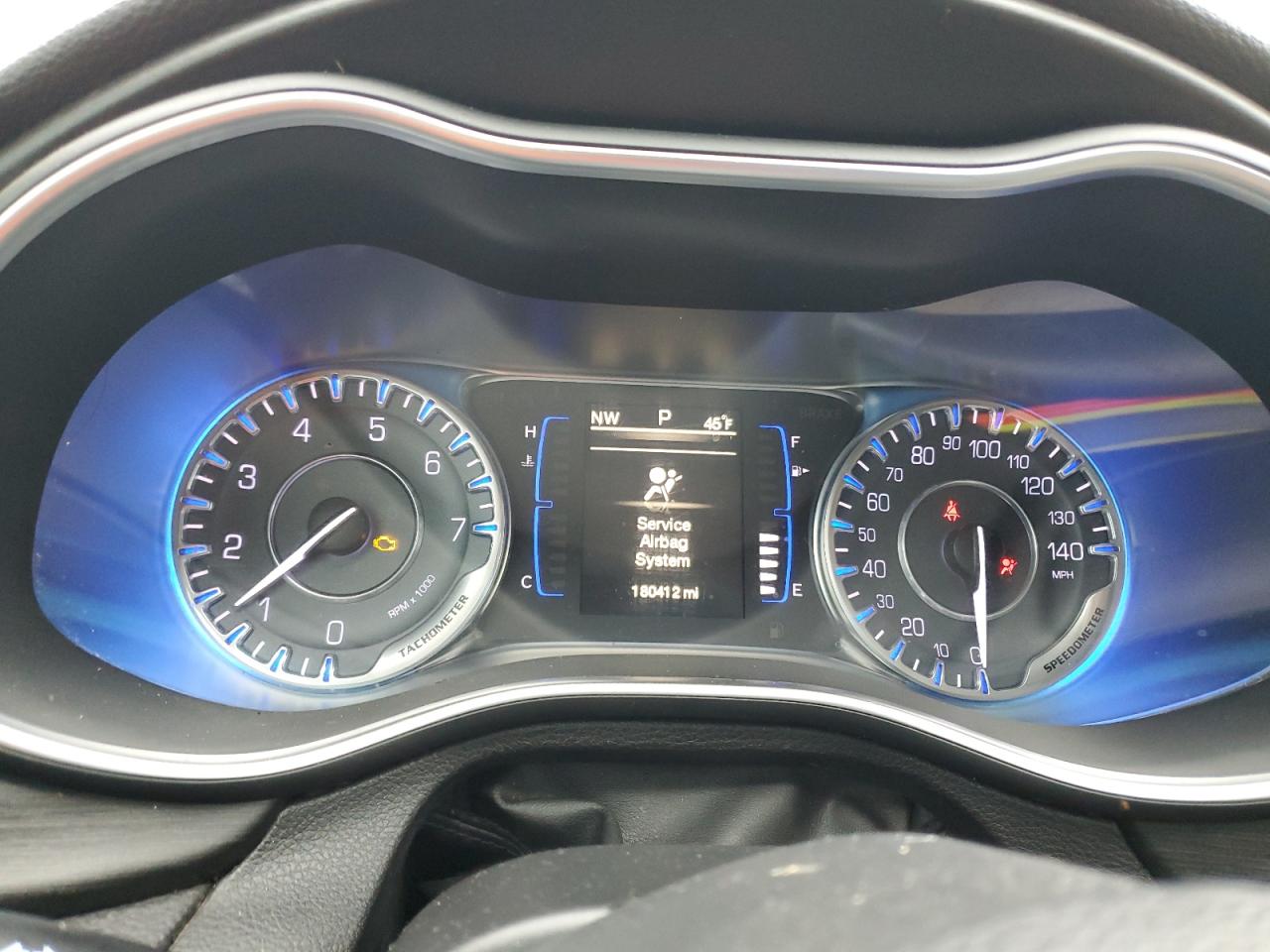2015 Chrysler 200 - Image 9