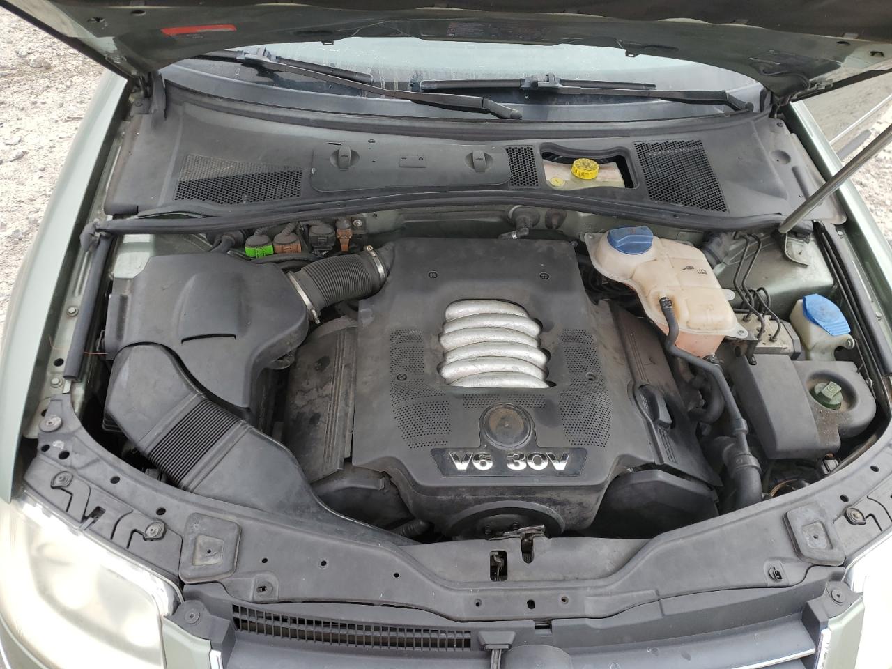 2002 Volkswagen Passat - Image 11