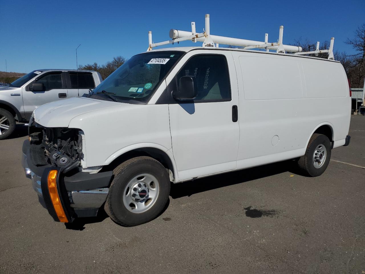 2017 GMC Savana - Image 1