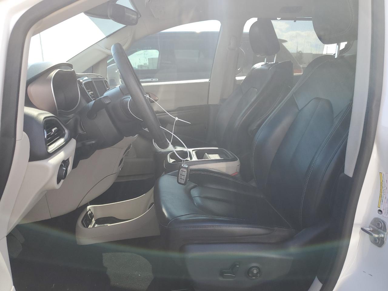 2020 Chrysler Voyager - Image 7