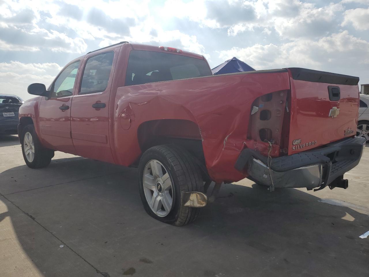 2007 Chevrolet Silverado - Image 2