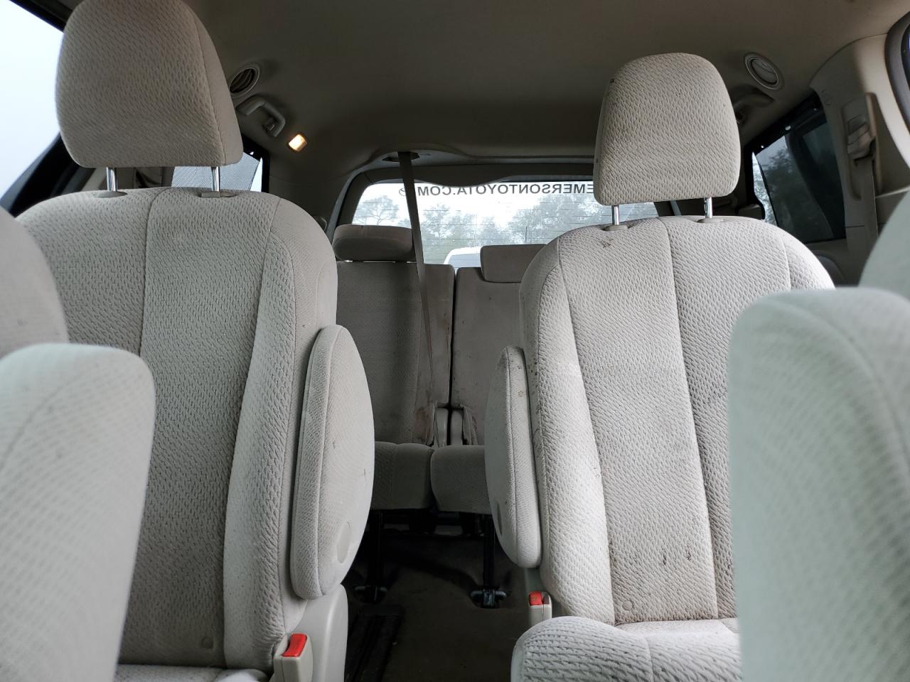 2011 Toyota Sienna - Image 10