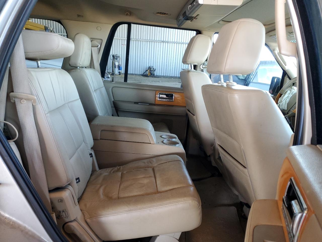 2007 Lincoln Navigator - Image 11