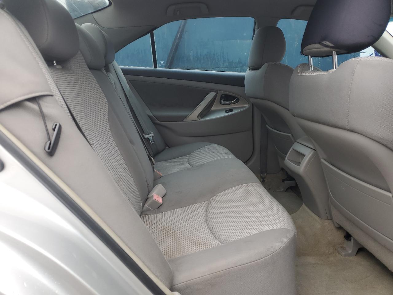 2010 Toyota Camry - Image 10