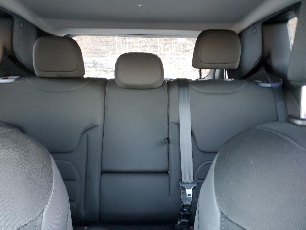2017 Jeep Renegade - Image 10