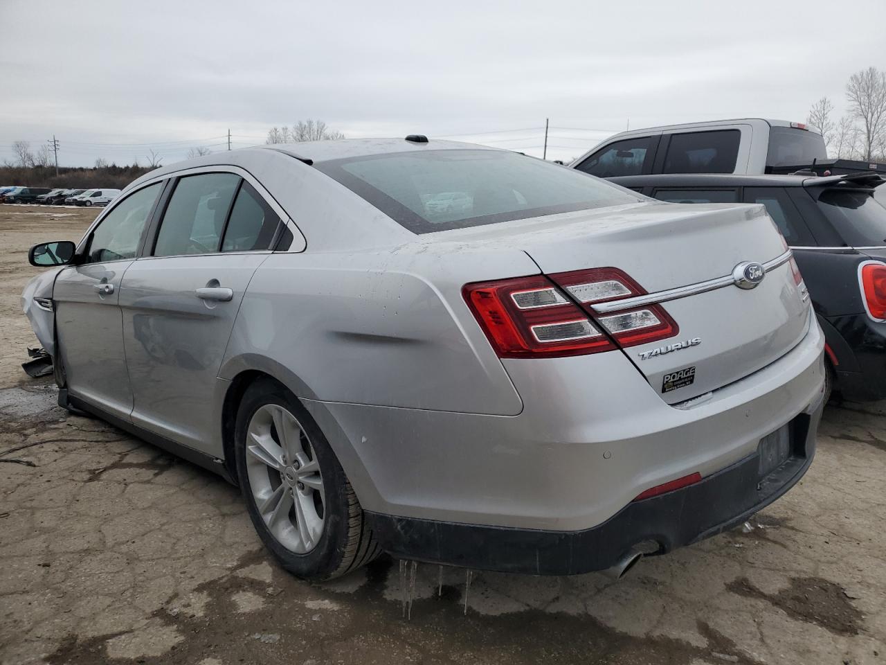2015 Ford Taurus - Image 2
