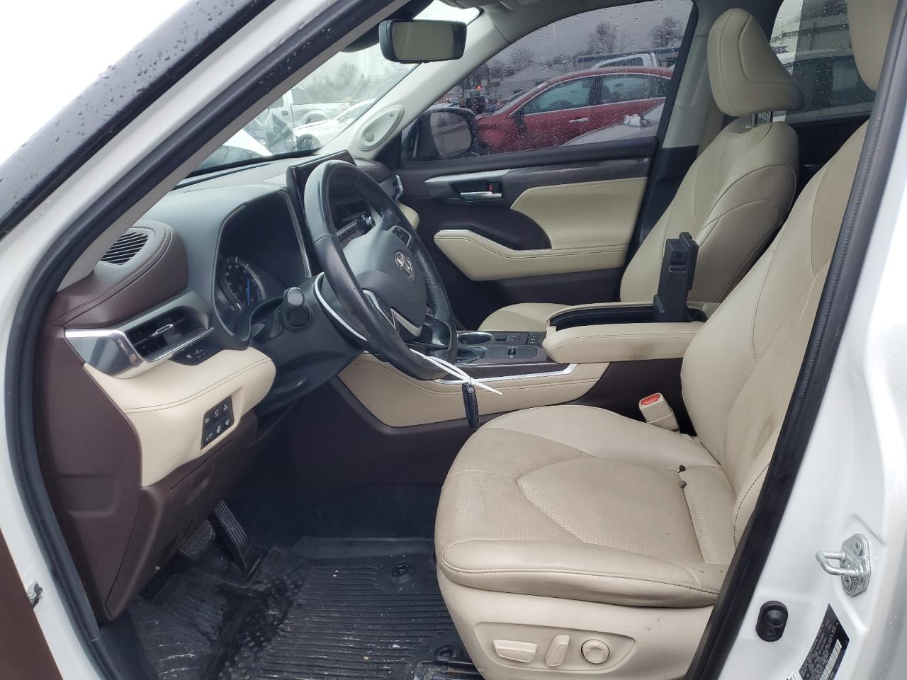 2022 Toyota Highlander - Image 7