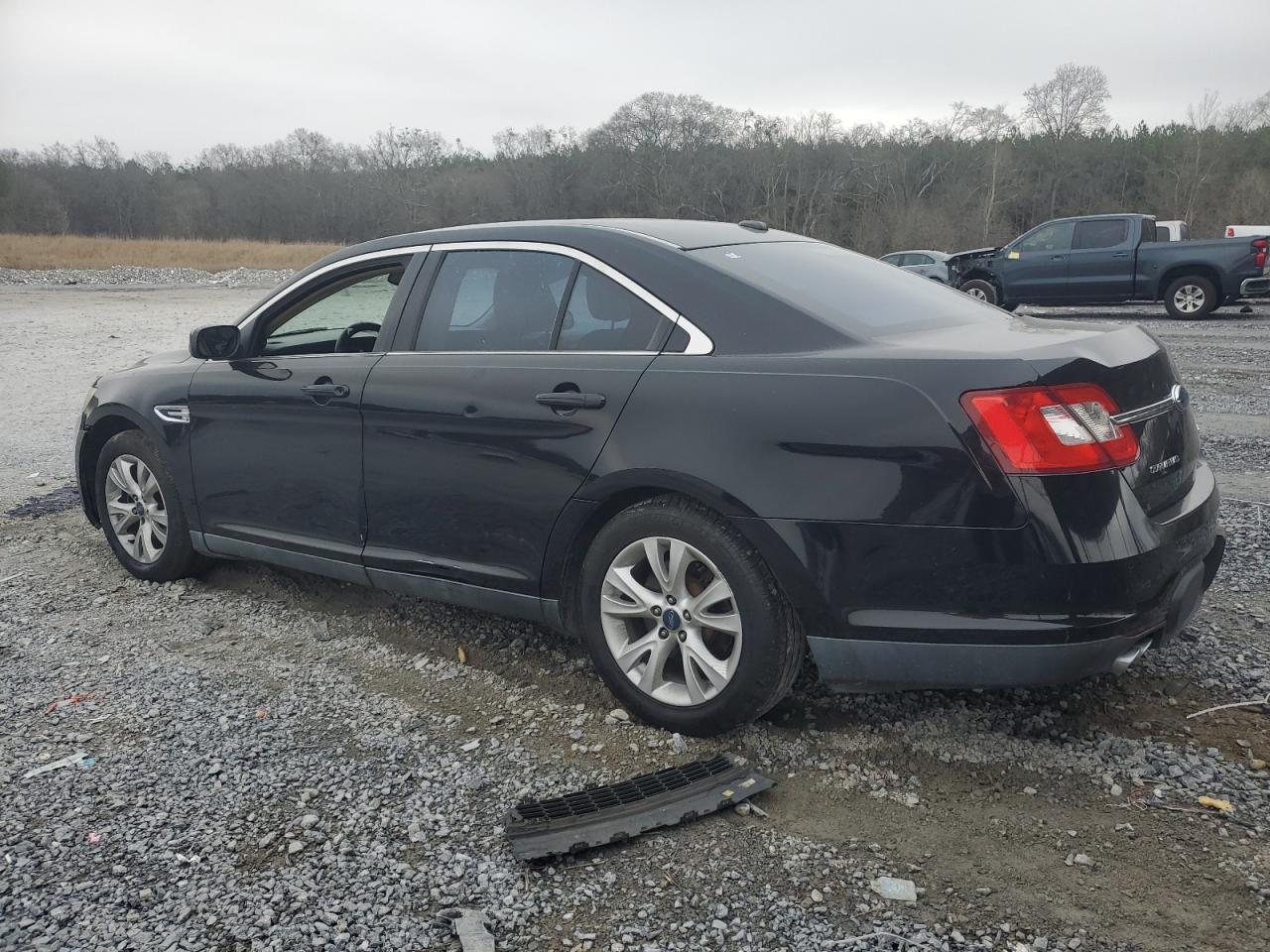 2011 Ford Taurus - Image 2