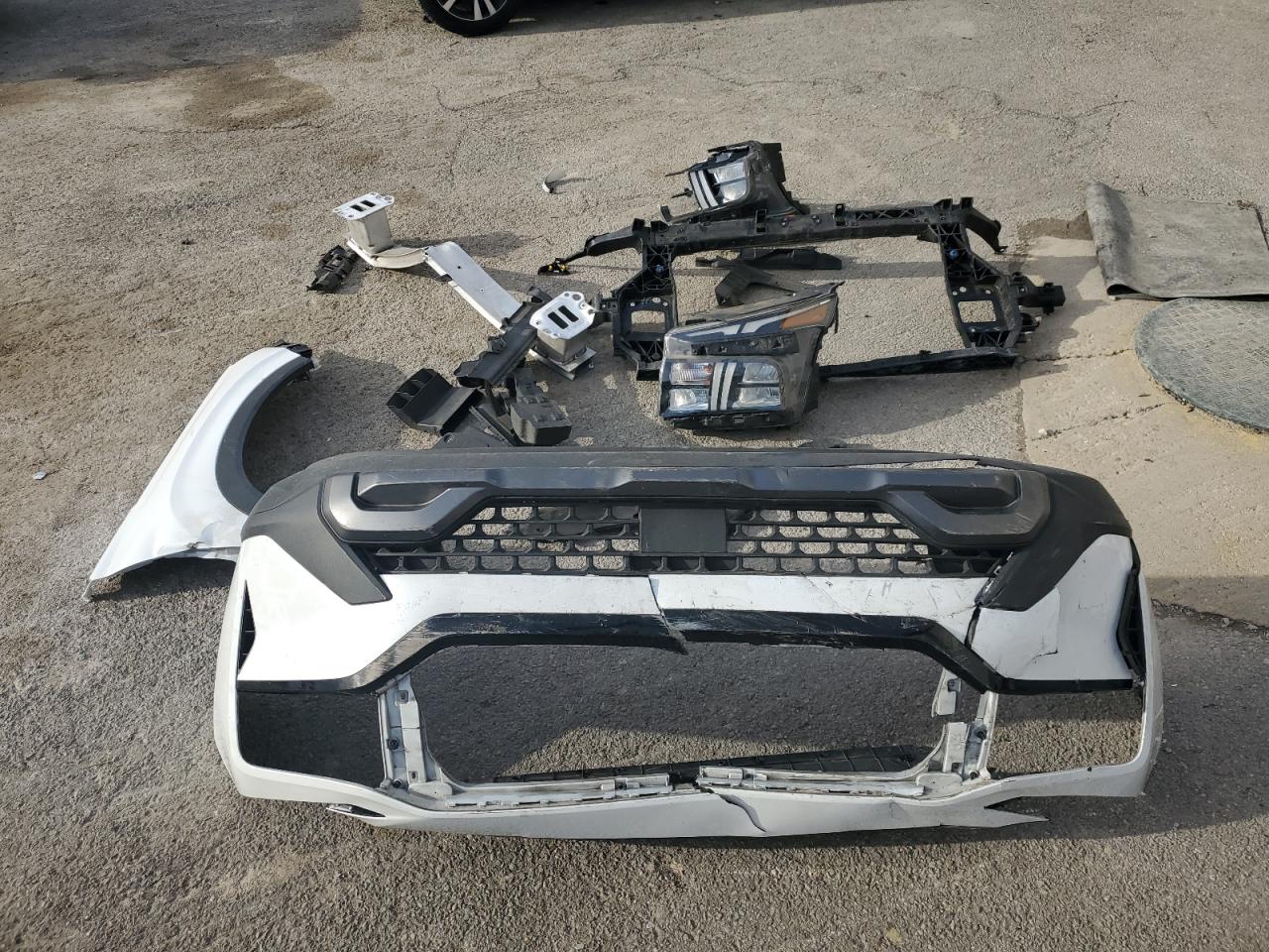 2022 Hyundai Santa Fe - Image 13