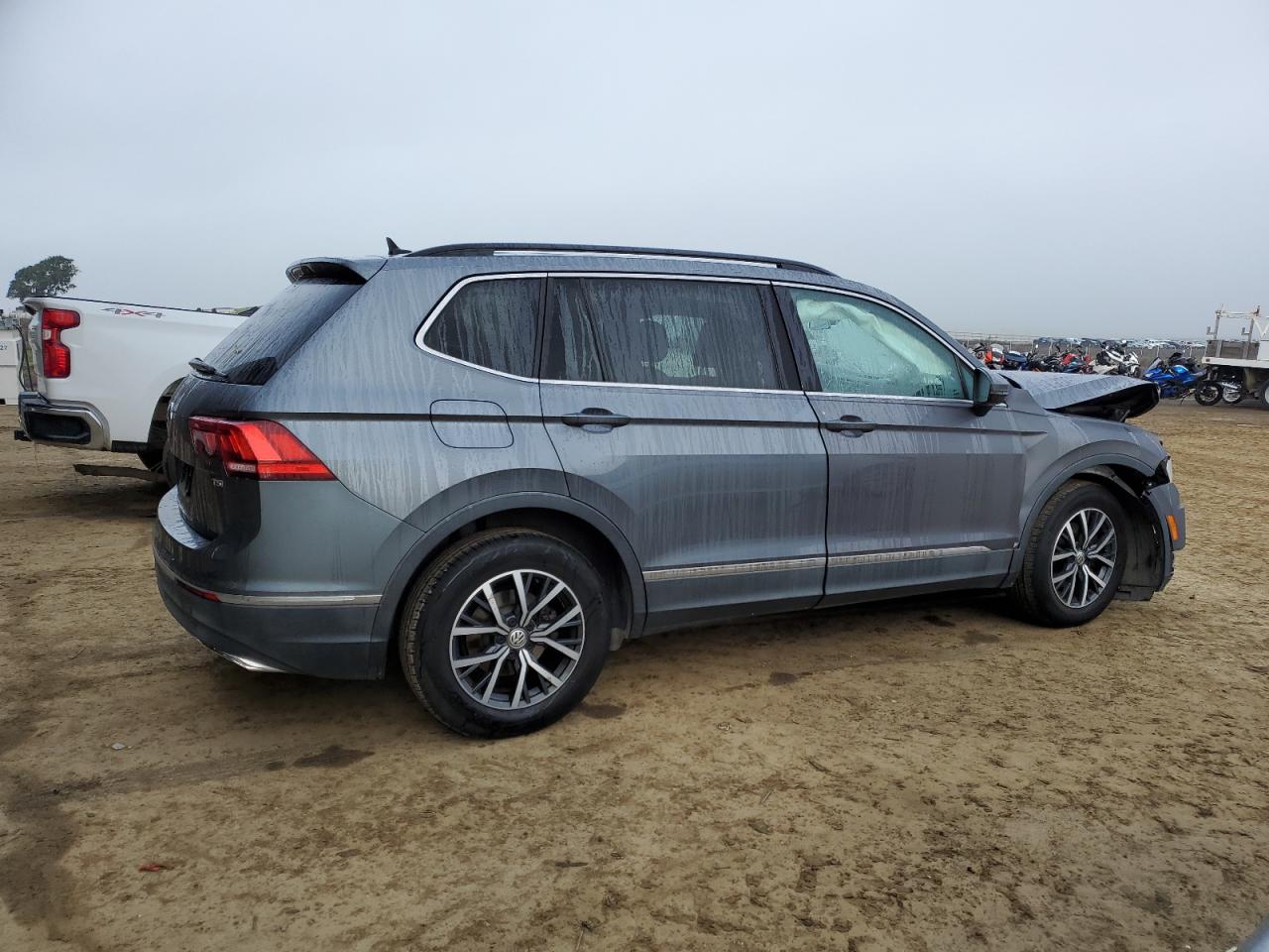 2018 Volkswagen Tiguan - Image 3