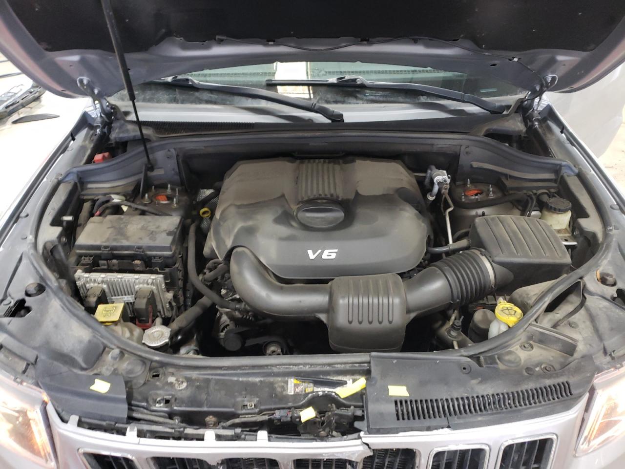 2014 Jeep Grand Cherokee - Image 13