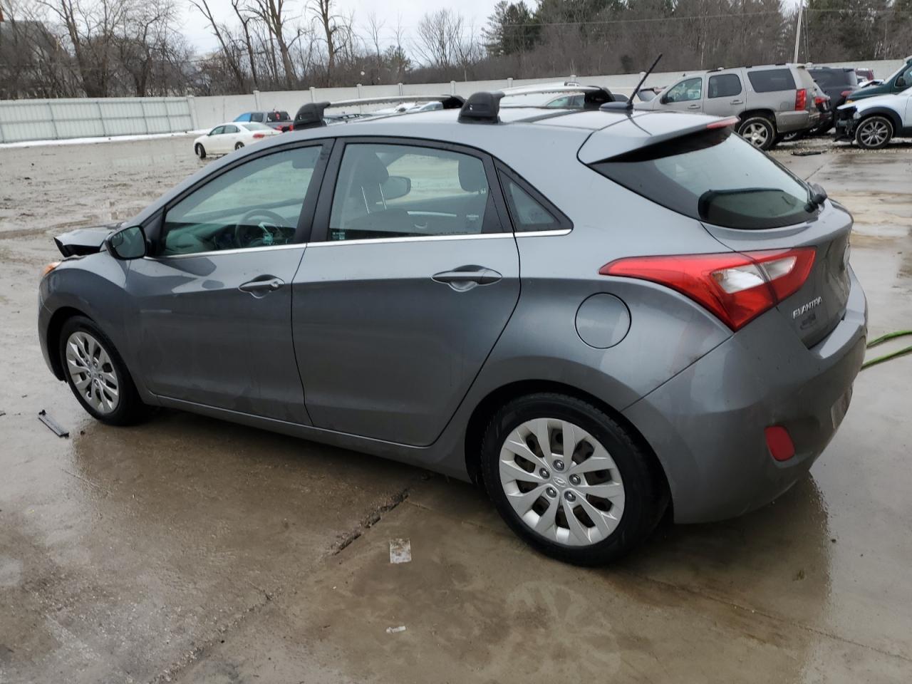 2016 Hyundai Elantra - Image 2