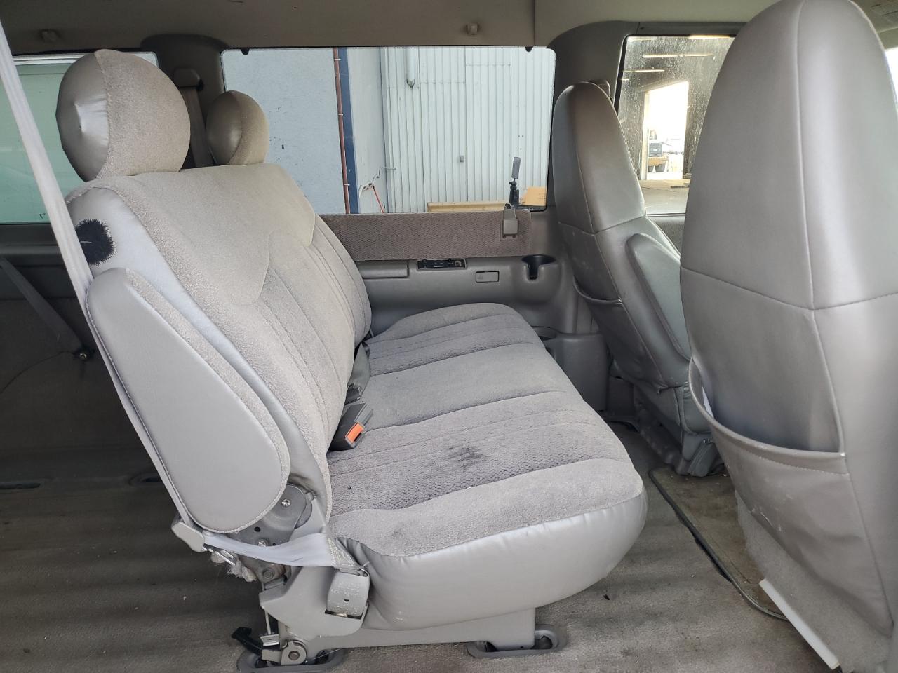 2002 Chevrolet Astro - Image 11