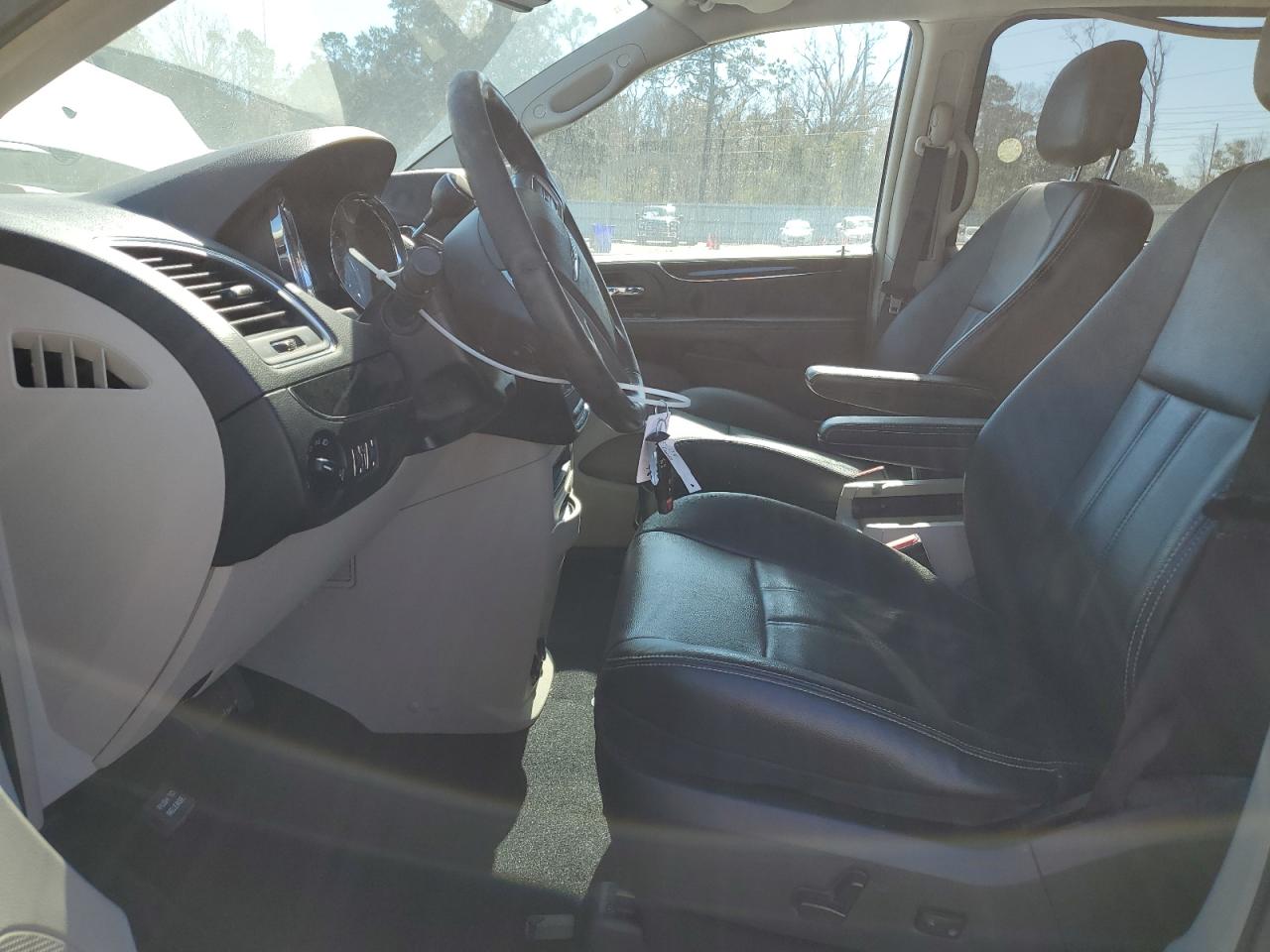 2013 Chrysler Town & Country - Image 7