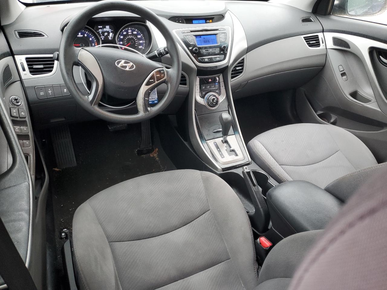 2013 Hyundai Elantra - Image 8