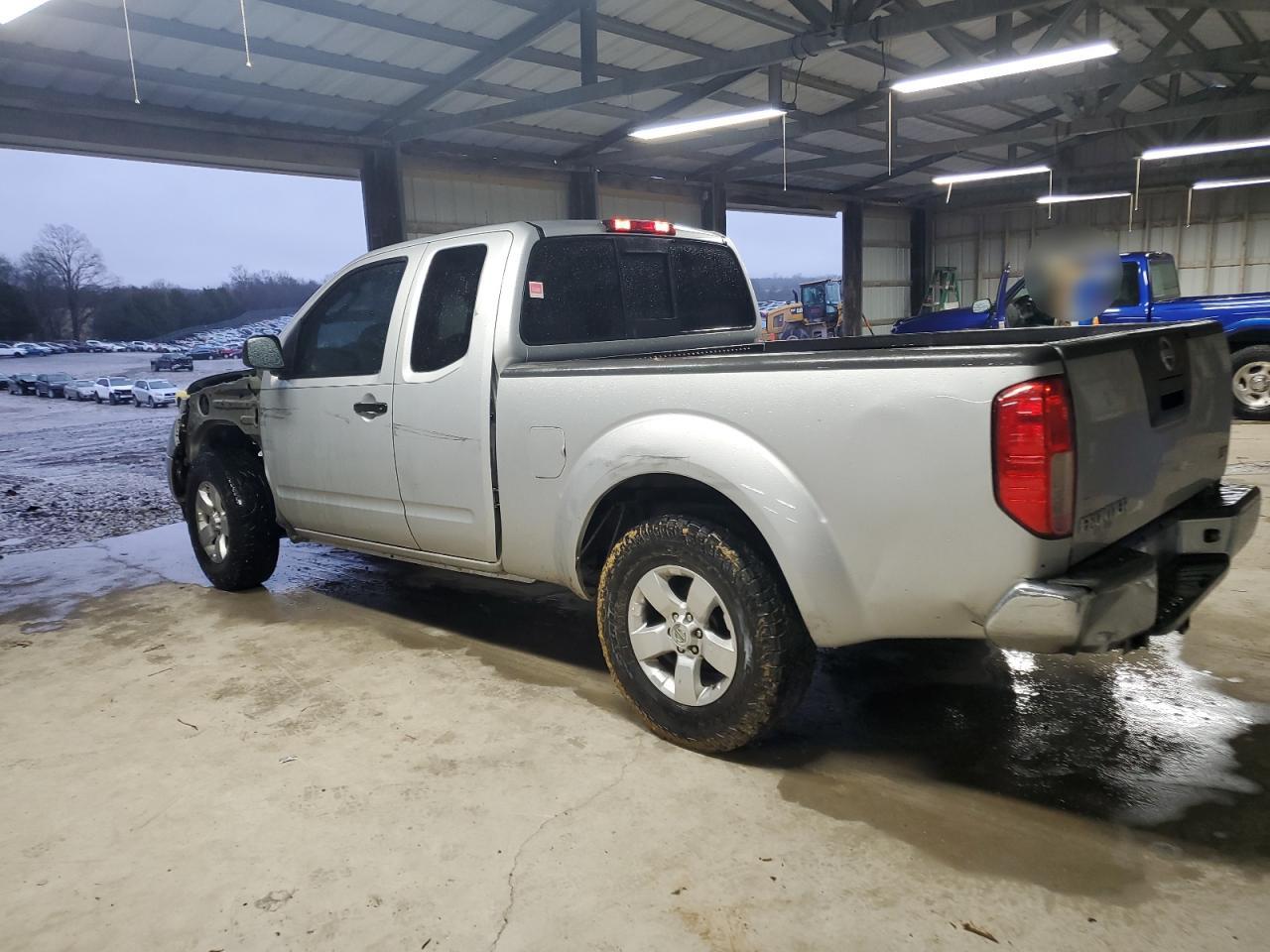 2011 Nissan Navara (Frontier) - Image 2