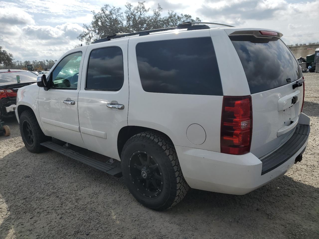 2007 Chevrolet Tahoe - Image 2